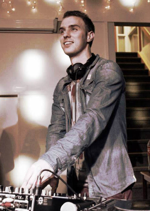 DJ lay_denso